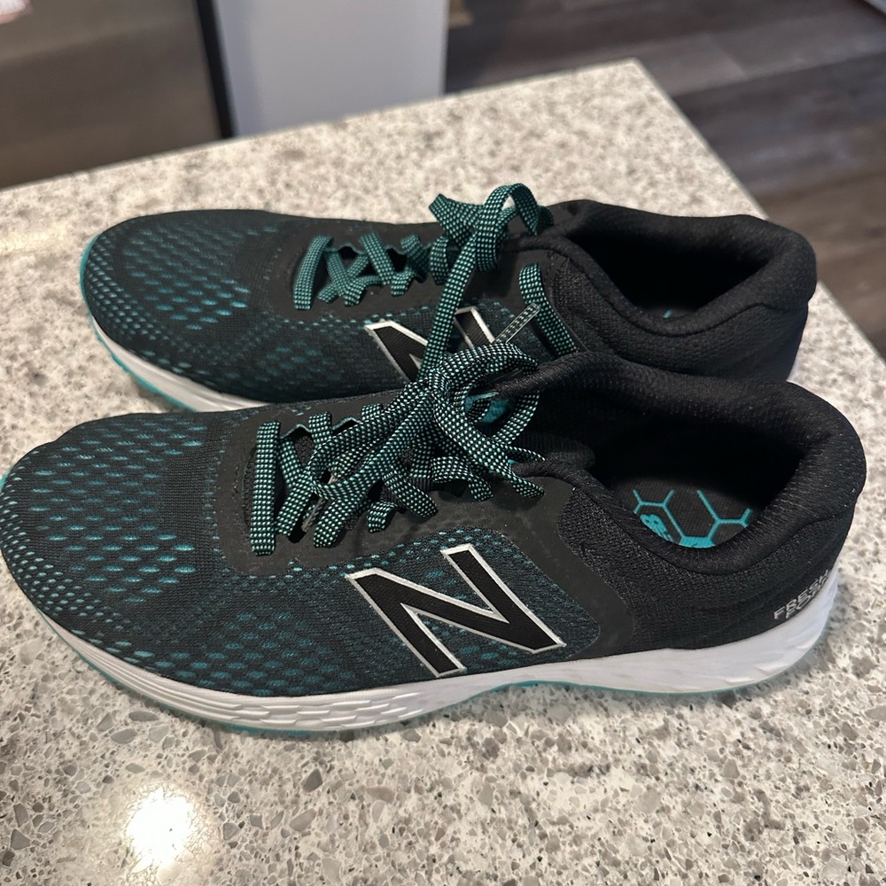 New Balance Fresh Foam  Size 10m ,New,  Black with green never worn